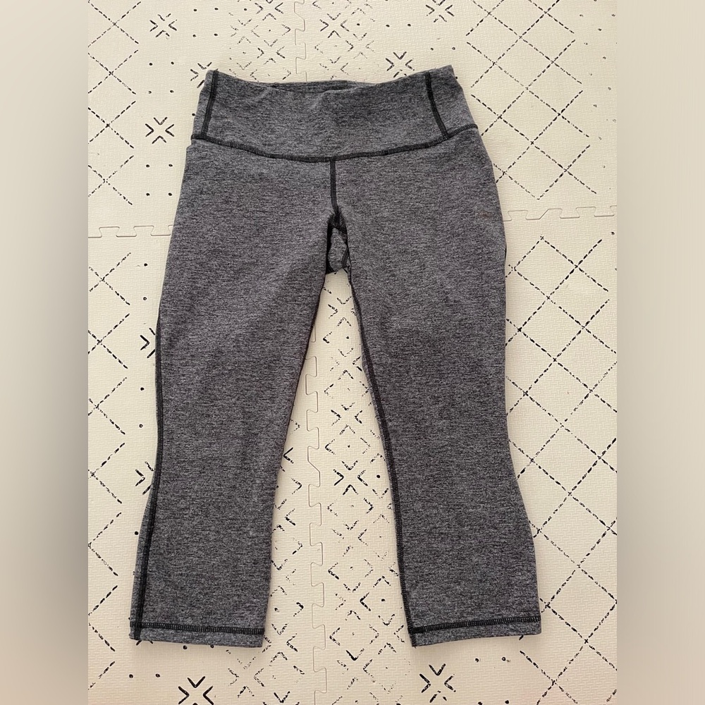 Patagonia‎ women’s small gray Capri cropped leggings athletic pants S